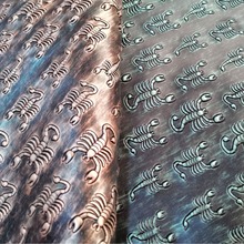 PU人造革1.0厚压小龙虾纹路 有凹凸感箱包鞋材笔记本服装皮带面料