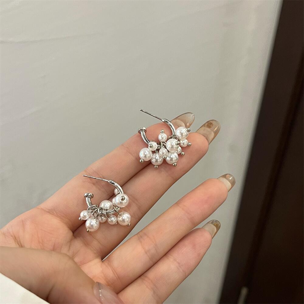 1 Pair Elegant Lady Irregular Plating Imitation Pearl Metal Earrings display picture 1