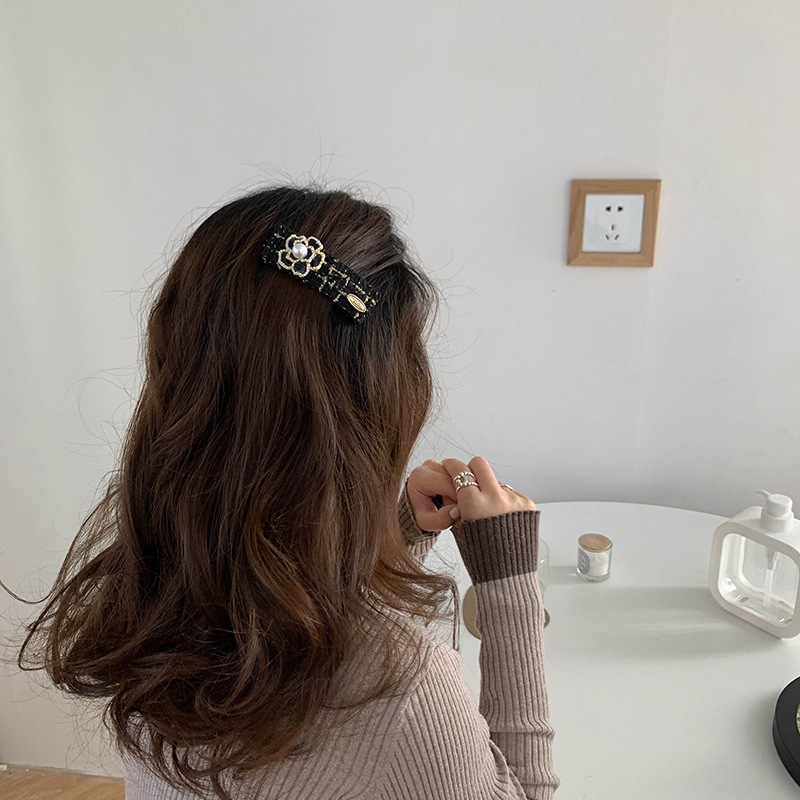 Forcina per capelli Camelia Fiore ricco umano Bianco e nero Stile profumato BB Clip Accessori per capelli coreani Copricapo Forcina laterale_voghion.com