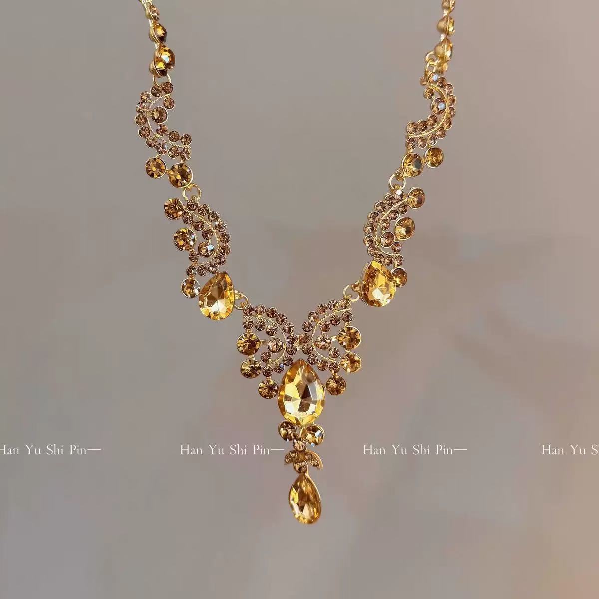 Industria pesada temperamento destellante diamante gota de agua collar de borla temperamento vestido de noche con moda exquisito collar de moda de lujo ligero mujeres