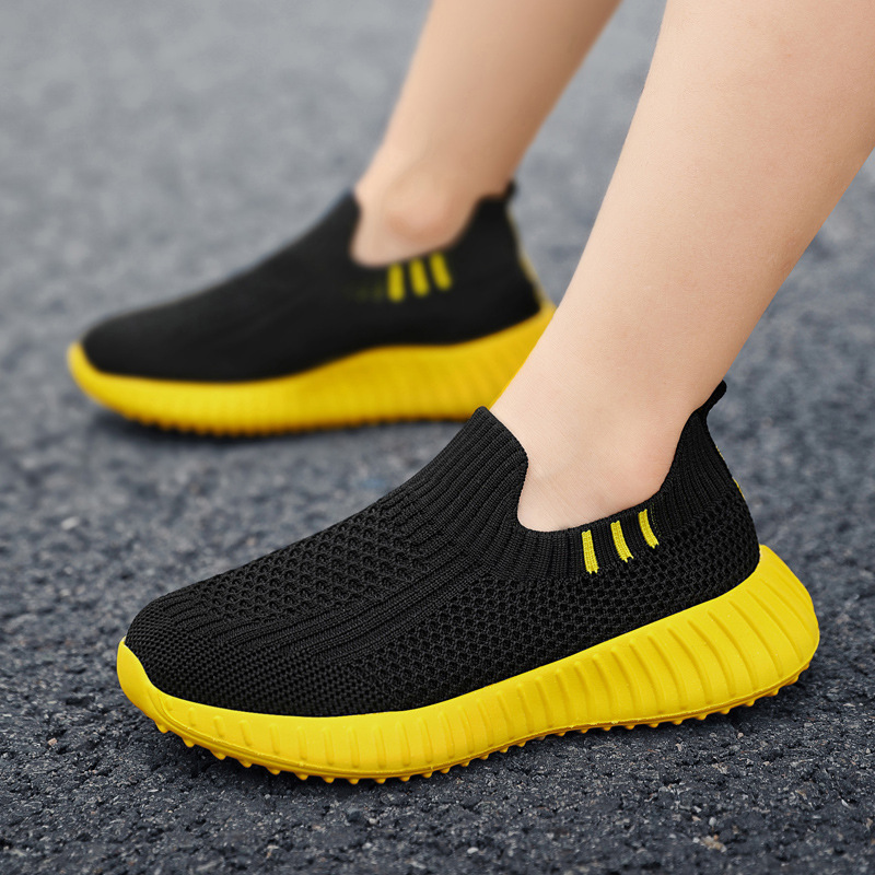 Zapatos para niños 2025 primavera y otoño nuevo estilo de un pedal zapatos para correr de malla transpirable zapatos para niños zapatos deportivos de punto para niños
