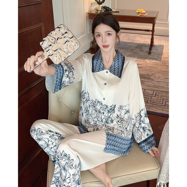 Elegant silk pijama