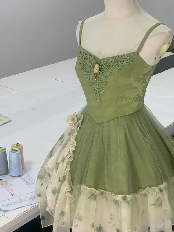 夏の宮殿スタイルの絶妙なヘビーレースウエストプリンセスドレス新しいシフォンスプライシングデザインサスペンダードレス|undefined