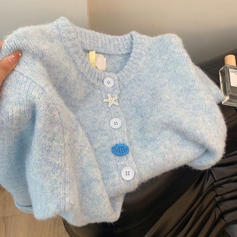 Milky blue gentle style soft and luxurious knitted cardigan for women in spring and autumn, a cozy and youthful solid color sweater Milky blue gentle style soft and luxurious knitted cardigan for women in spring and autumn, a cozy and youthful solid color sweater
