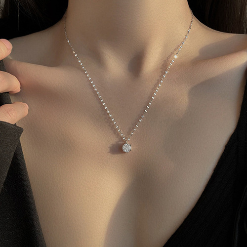 Japanese and Korean simple jewelry fashion single diamond pendant necklace women's clavicle chain  new ins simple temperament