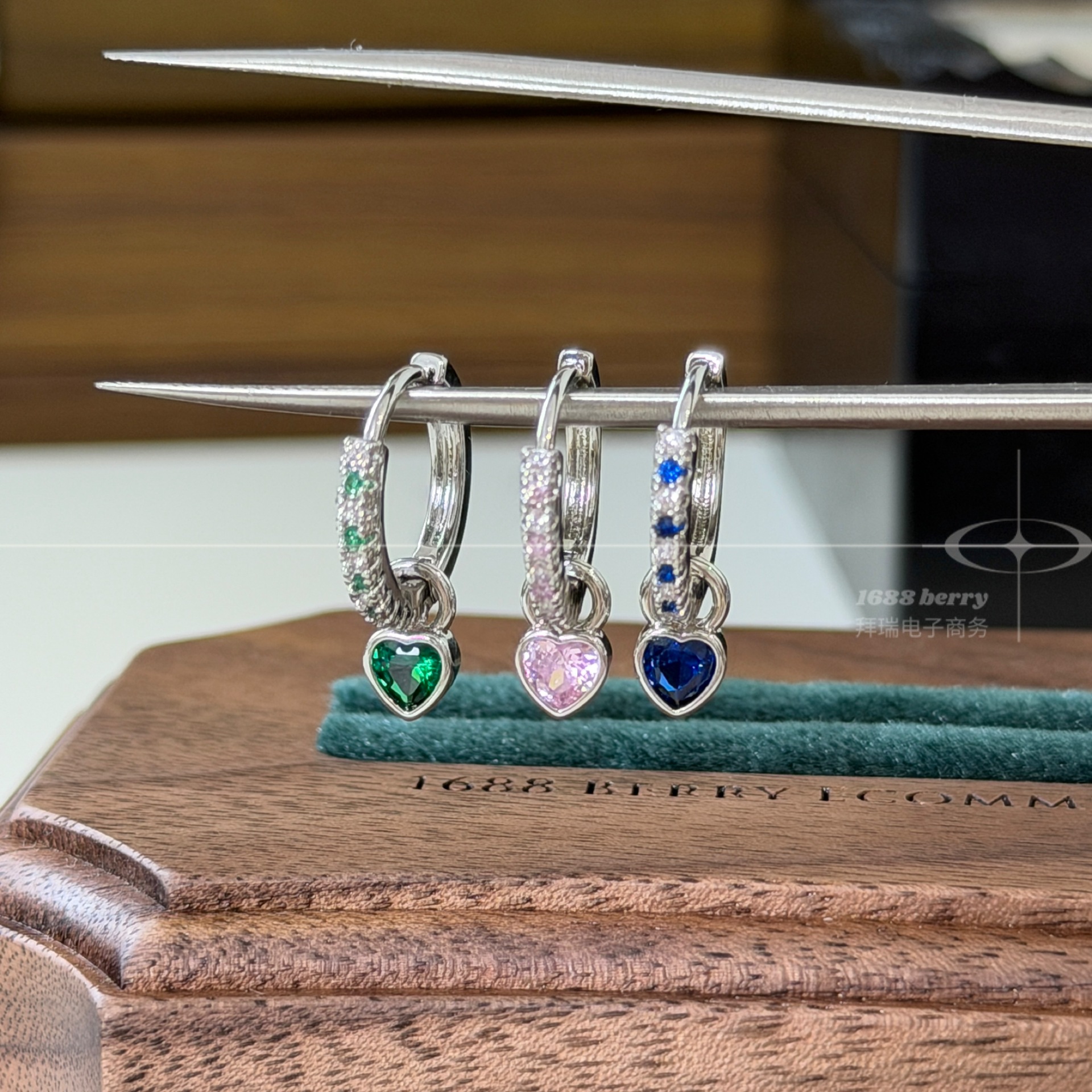 Cross-border European and American popular micro-inlaid full zircon gradient color heart-shaped pendant earrings, light luxury simple earrings wholesale
