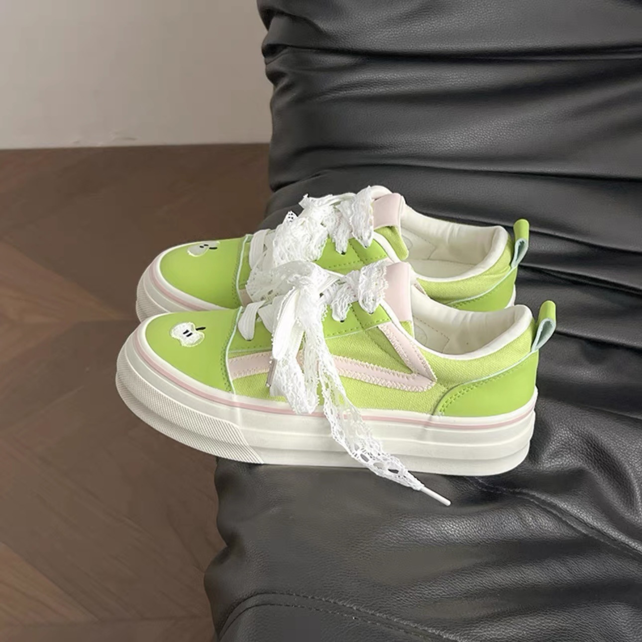 2025 nuevo diseño ins Apple skate zapatos de cabeza redonda nicho de verano transpirable zapatos de lona clásicos