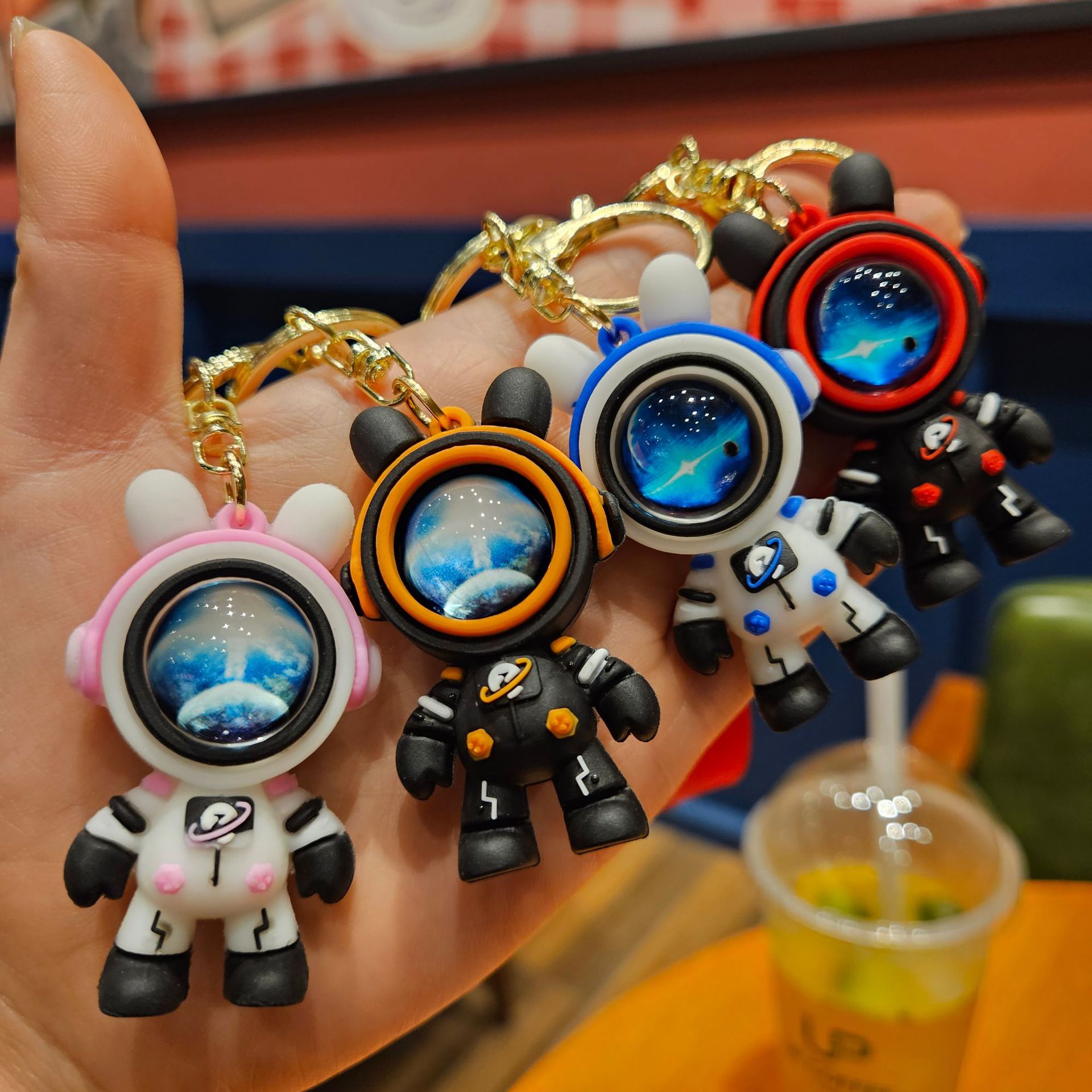 Flying cielo estrellado conejo llavero personalizado colgante astronauta coche llavero bolsa al por mayor pequeño regalo joyería colgante