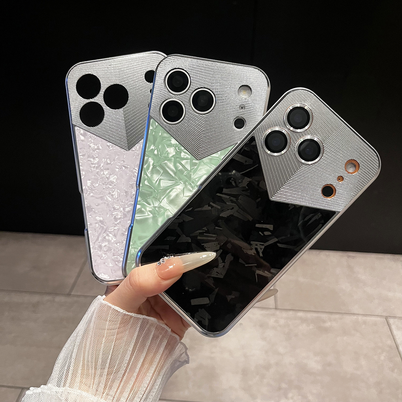 Ốp lưng điện thoại chống sốc viền dày họa tiết vỏ sò ánh kim — Đen Huyền, Trắng Kim Cương, Xanh Lam, iphone17pro chi tiết 17