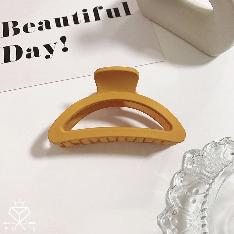 Estilo coreano nueva pinza de pelo curvada de tamaño medio agarre de pelo ámbar updo clip de pelo temperamento cabeza trasera cola de caballo clip tocado