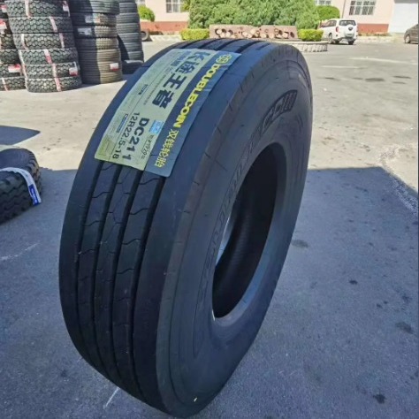 双钱轮胎 12R22.5轮胎 DC211花纹 全钢丝真空卡客车轮胎