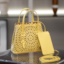 2026�¿����U�ջ@�Ӱ���ʽС��������^��ţƤ�r��б���Ů