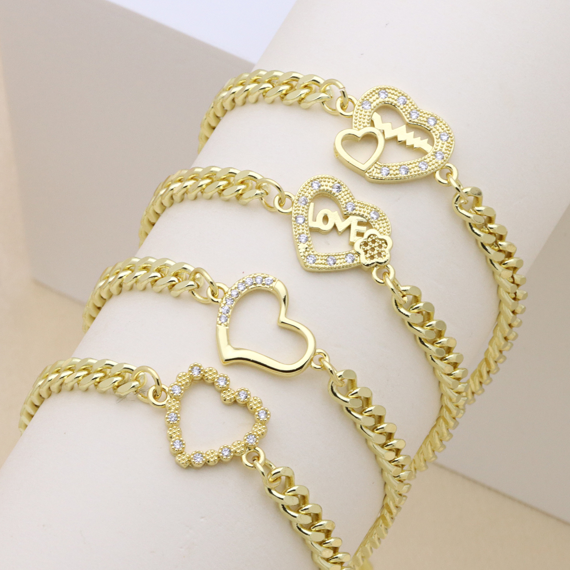 Großhandel Schmuck Einfacher Stil Stern Herzform Kupfer Zirkon Inlay Armbänder Kubanische Gliederkette Panzerkette display picture 4