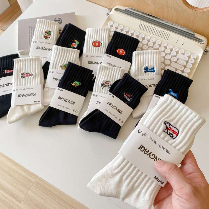 Socks men's mid-calf socks fashionable embroidered all-matching pure cotton sweat-absorbent deodorant street sports fashionable socks couple ins All-matching