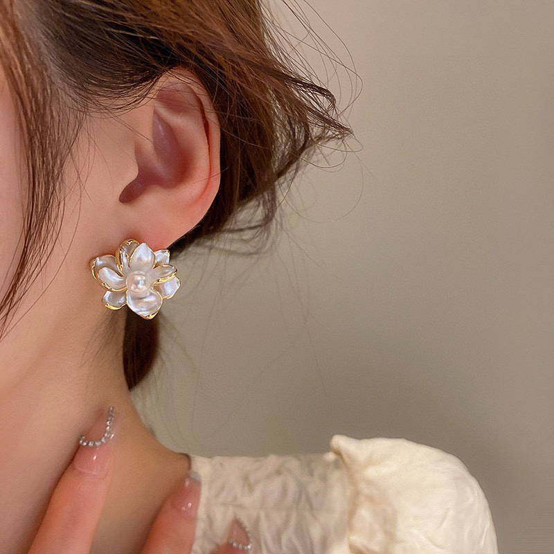天然淡水珍珠耳钉高级感s925银针森系清新甜美小众设计感花朵耳环