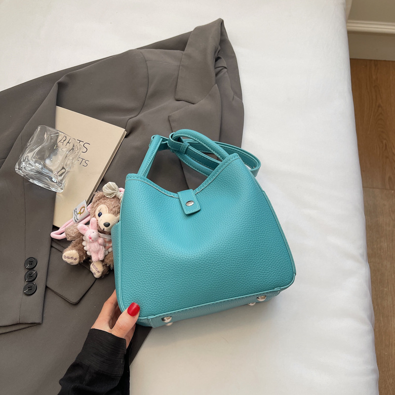 Venta caliente de comercio exterior bolso de cubo de verano mujer 2025 bolso de canasta de verduras de mano nueva tendencia bolso de mensajero de alta gama de todos los partidos