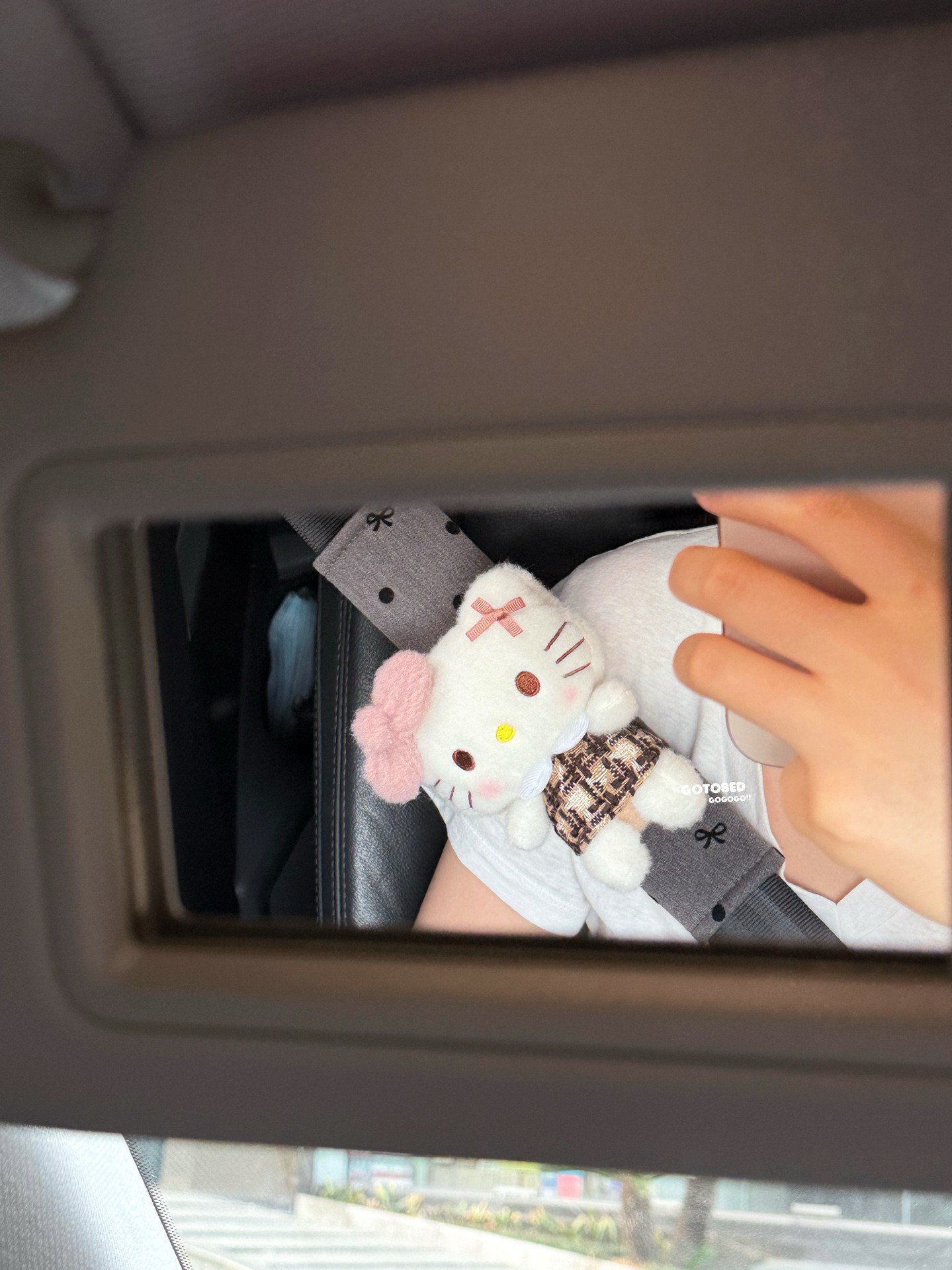 Car Seatbelt Shoulder Pads Are Comfortable and Breathable for Long-Distance Use, Providing Protection for the Shoulders and Neck, and Are an Essential Car Accessory