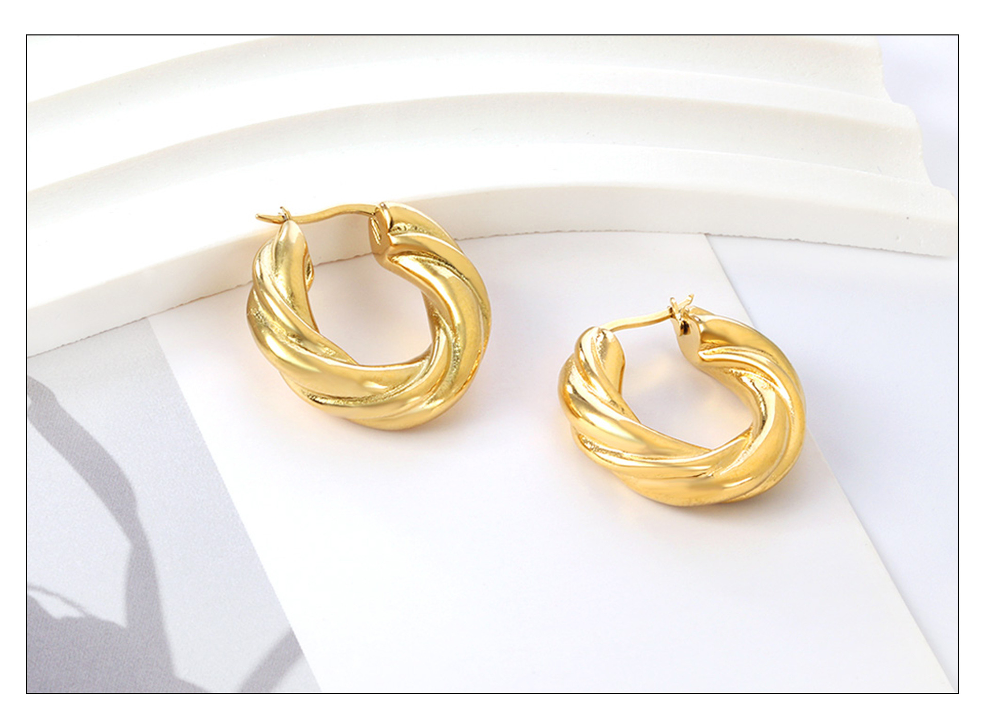 Fashion Round Stainless Steel Plating Hoop Earrings 1 Pair