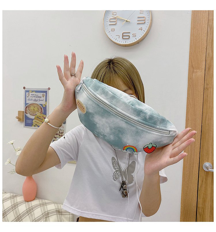 The 2024 new style of Japanese Harajuku trendy single-shoulder bag, a unique tie-dyed girl's chest bag, is fashionable and versatile. It's a single-shoulder crossbody bag Application Scenario