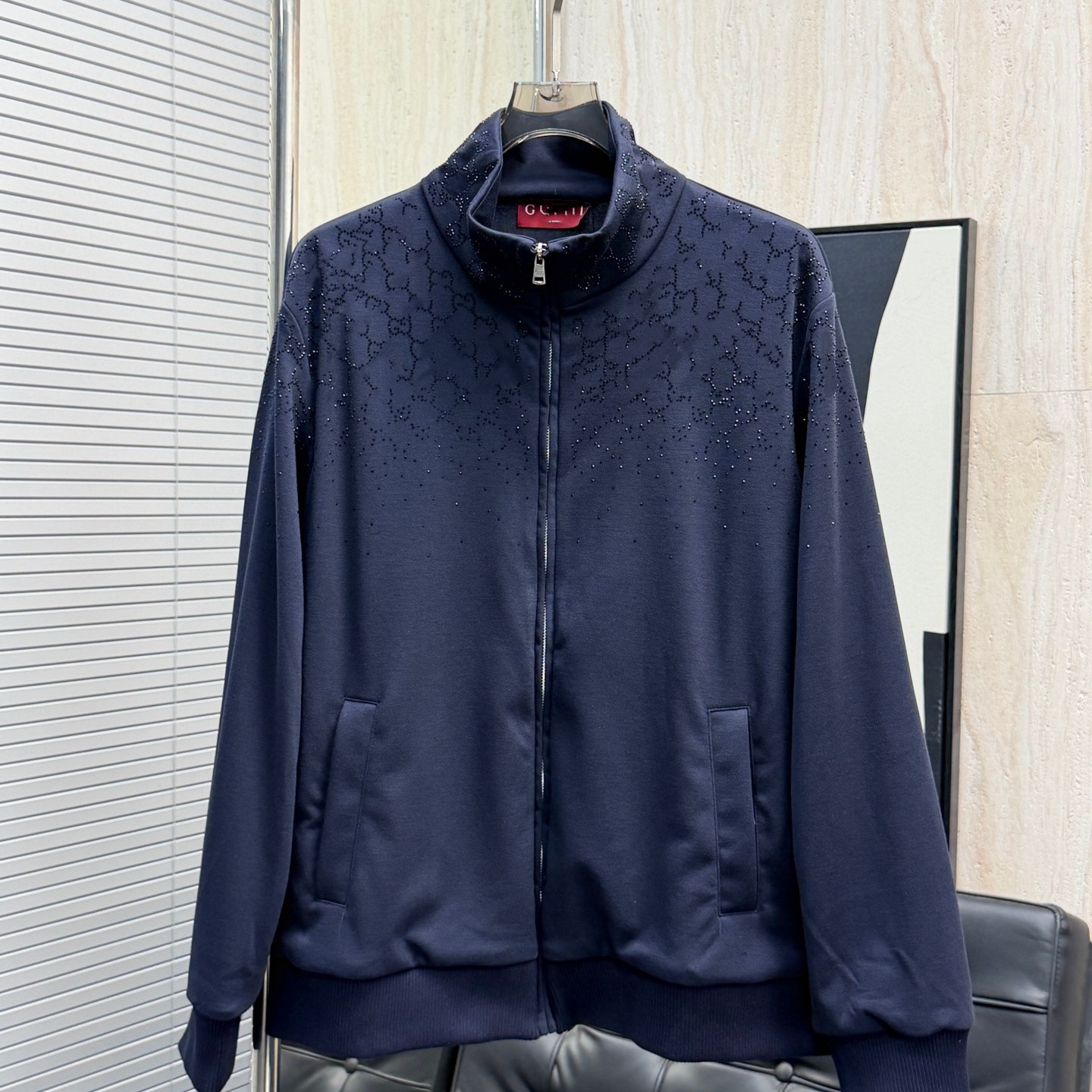 Qadın toxunma jaket və şort dəsti, yaxalı, fermuarlı