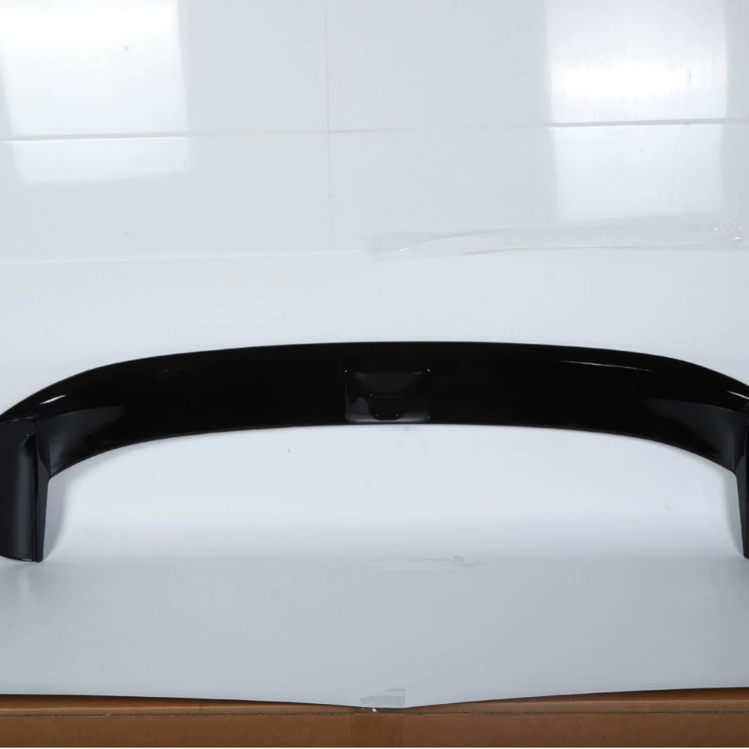 Указывает на хвосте спойлера после Geely Star Wish