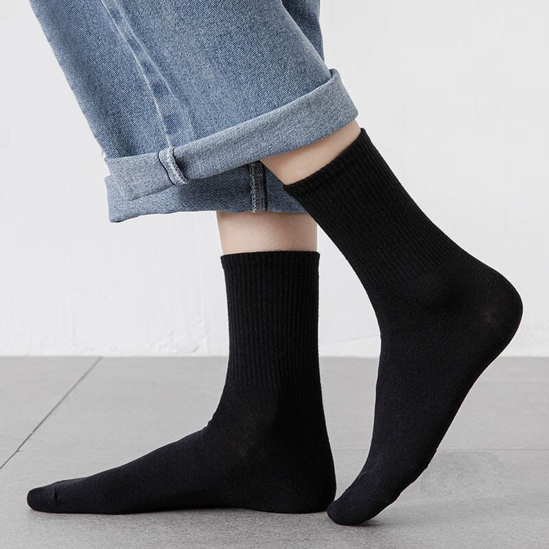 Four Seasons Nuevo tubo de tubo medio, vacas con manchas, calcetines de moda ins, absorbentes de sudor, lindos calcetines de mujer a rayas de color sólido japonés, al por mayor