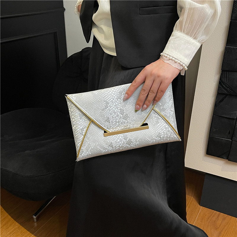 2025 bolsas de mano personales de moda simple bolsas de sobres de estilo exterior