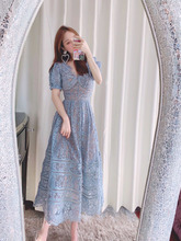 SP法式复古蓝色高级感水溶蕾丝性感V领连衣裙度假长裙礼服泡泡袖