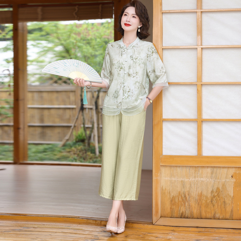 Stylish two-piece cotton and linen top set for middle-aged mothers, suitable for summer wear, Chinese style, mid-sleeve shirt.