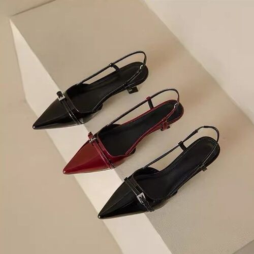 Autumn and winter new arrival: closed-toe, low-heeled shoes with shallow openings and French-style pointed toes—outdoor wear, high-heeled, Chanel-style single-layer shoes for women.