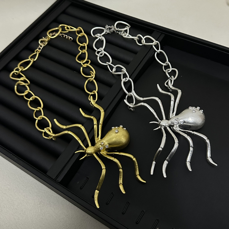 Collier pendentif araignée unique avec strass incrustés_voghion.com