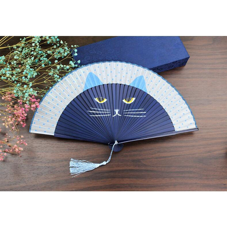 En stock creativo estilo japonés artesanía ventilador pintura mango aerosol pintura gato ventilador dibujos animados Totoro ventilador ventas de la fábrica