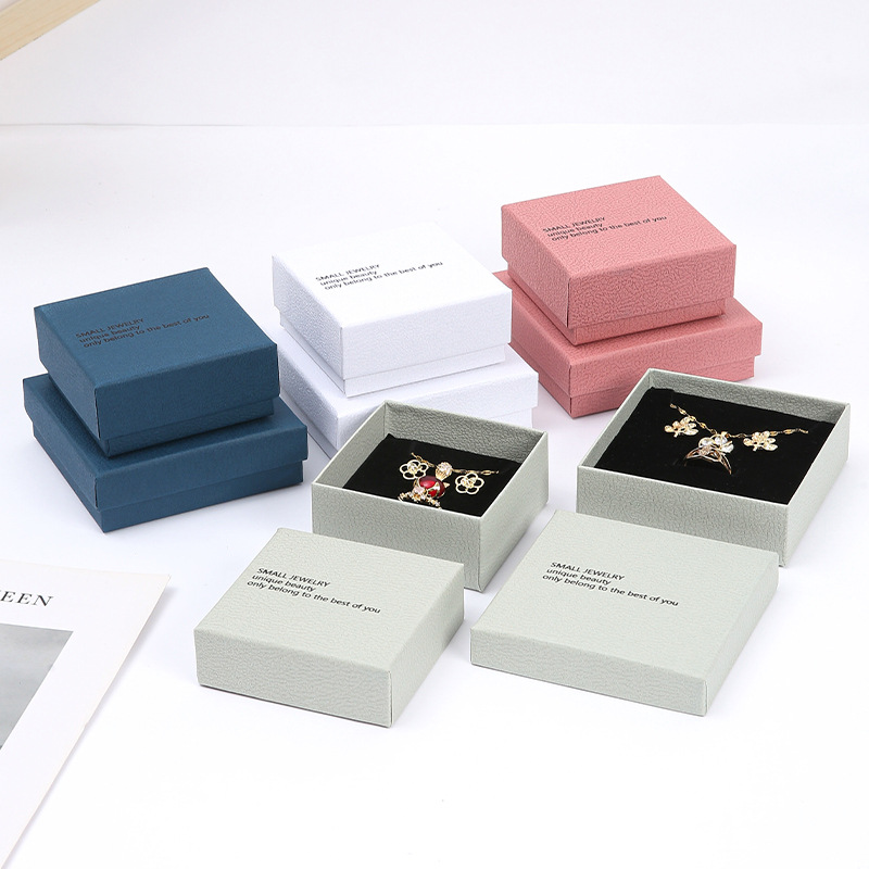 Caja de cubierta de papel duro en el lugar Collar pendientes anillo joyas Caja de embalaje de joyas Caja de joyas de alta calidad