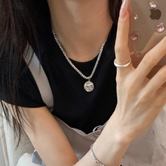 韓国系の錫の紙の丸いブランドの波がきらきらと輝くネックレスの女子学生の大衆の設計の高級感の百合のセーターのチェーンの新商品