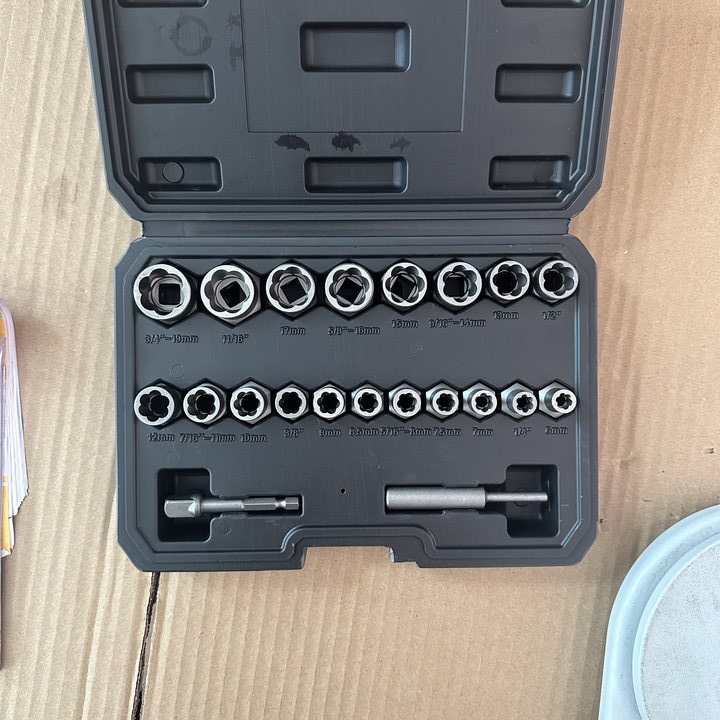 국경 간 핫 모델 18pc 세트 손상된 너트 추출기 슬라이딩 너트 추출기 도구 세트 크롬 몰리브덴 강철 단조