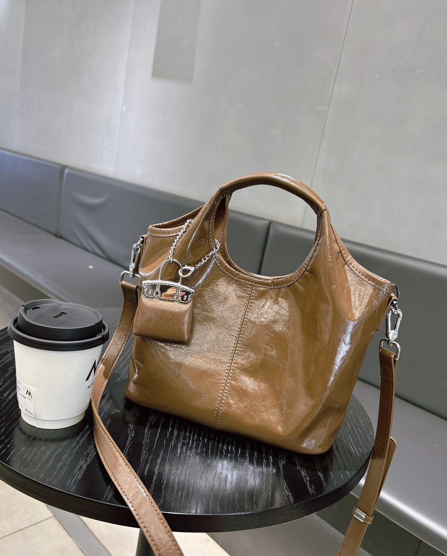 Niche Design Oiled Wax Cowhide Handbag For Women, New Fashion Large Capacity Tote Bag, Shoulder And Crossbody Bag For Commuting - Thumbnail 6