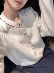 韩系简约复古格纹纽扣针织开衫女秋款设计感温柔气质毛衣外套上衣