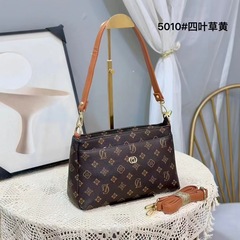 2025年女中年妈妈包斜挎包单肩包简约腋下包多层大容量手提包女包