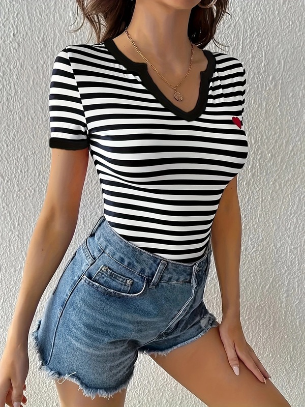 夏半袖小さな愛刺繍男性と女性の横縞ルーズラウンドネックカップル Tシャツトップ多用途|undefined