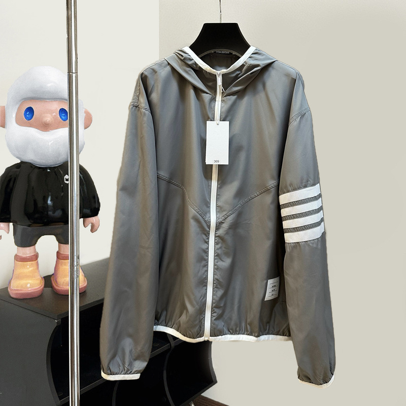 TB-style four-stripe zip-up hooded jacket, old money style, unisex, original label, light luxury, quick-dry, sun-protective clothing TB-style four-stripe zip-up hooded jacket, old money style, unisex, original label, light luxury, quick-dry, sun-protective clothing