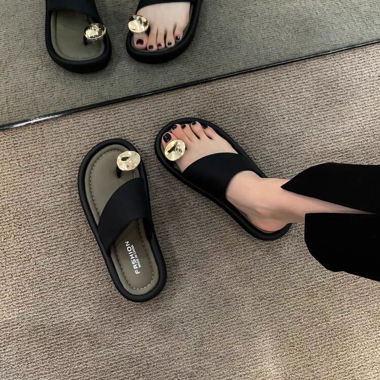 New Style Slip-On Sandals for Women, Fashionable for Outdoor Wear, Versatile Flat Casual Beach Sandals for Summer 2026 New Style Slip-On Sandals for Women, Fashionable for Outdoor Wear, Versatile Flat Casual Beach Sandals for Summer 2026