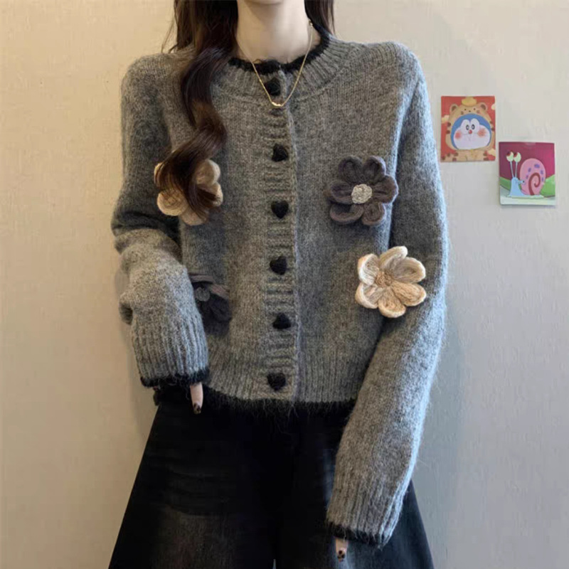 法式气质花朵圆领毛衣外套女秋冬新款慵懒风小个子短款针织开衫潮|undefined