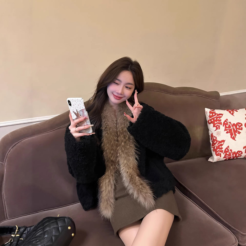 Alpha Lamb Fur Integrated Lazy Fur Coat for Women, New Winter Style Cape Coat