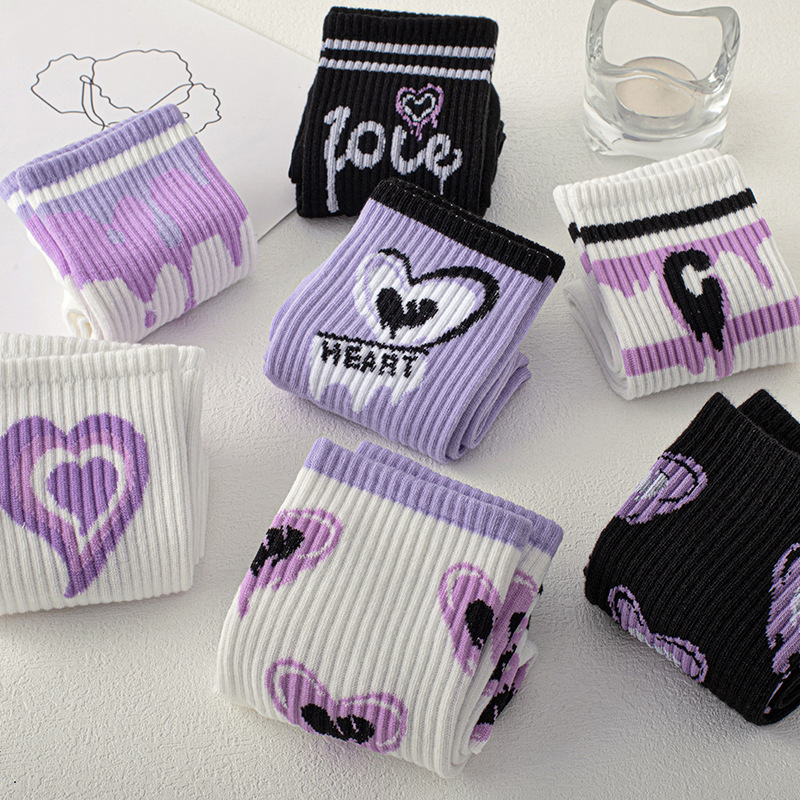 Calcetines de amor púrpura calcetines de media pantorrilla de alta apariencia para mujer de primavera y verano con letras de dibujos animados de moda estilo universitario calcetines de algodón