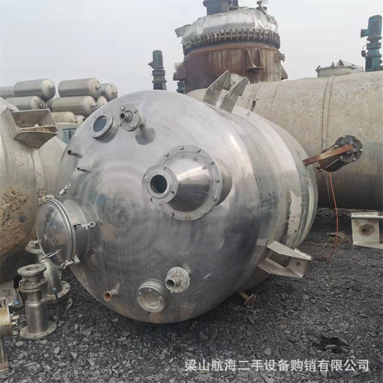 二手中草药提取浓缩设备由不锈钢提取罐和浓缩器组成提取浓缩机组