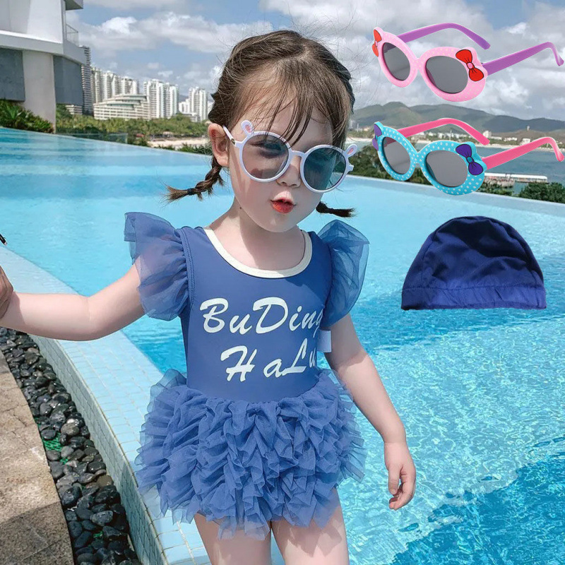 Niña trajes de baño azules + sombrero de baño + gafas de sol