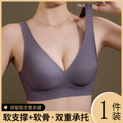 冬の新商品は痕跡のない深いvが集まっています。