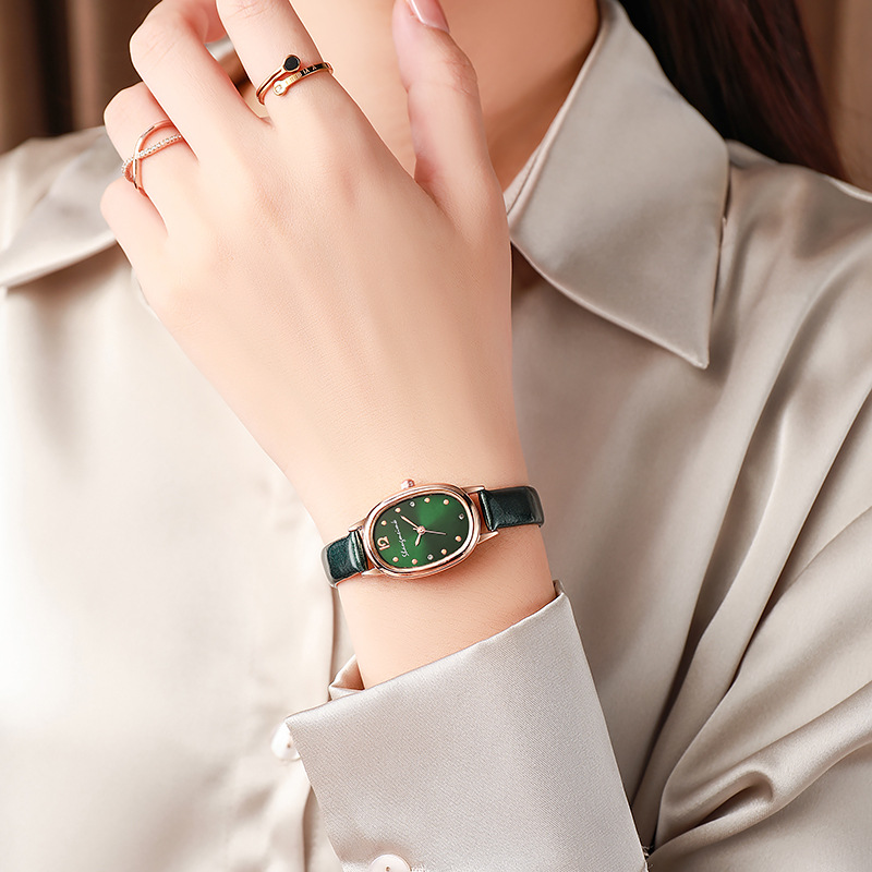 Nuevo elegante retro simple oval estudiante reloj nicho alto sentido de las mujeres reloj cinturón de cuarzo reloj de las mujeres al por mayor