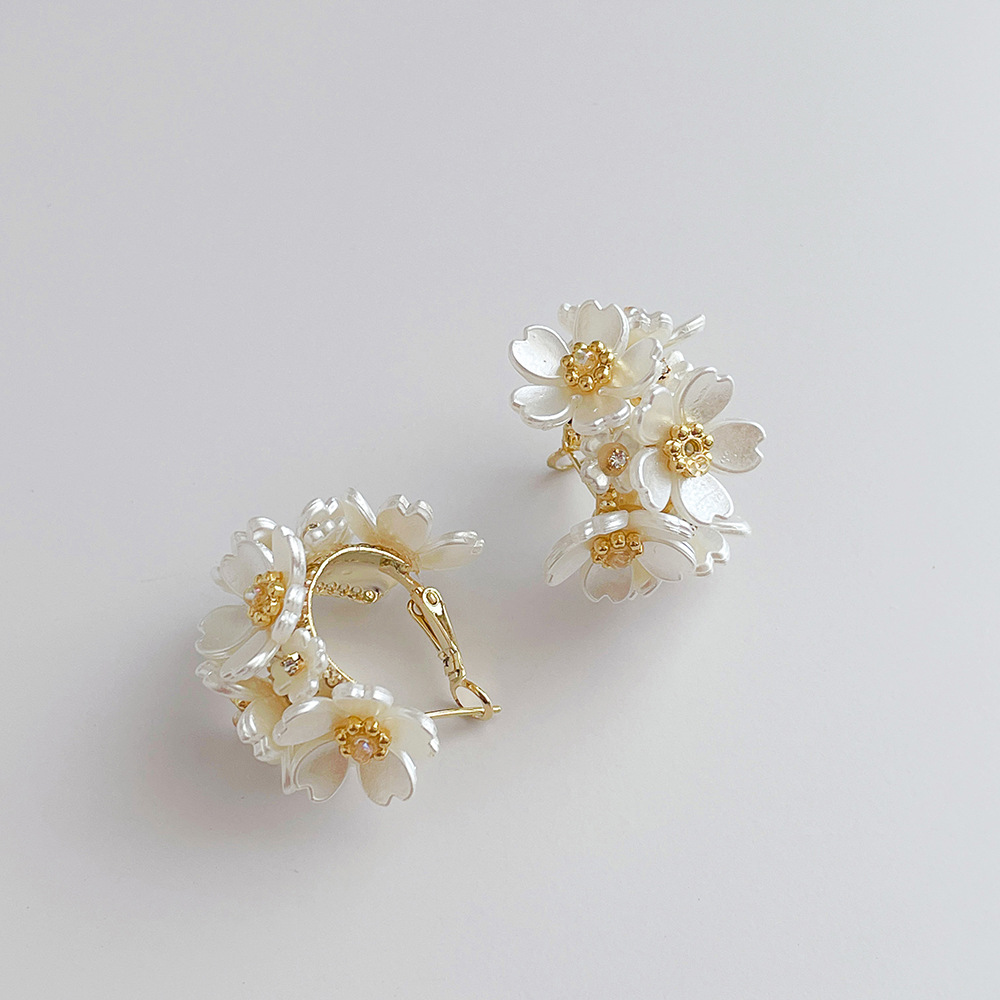 Sweet Flower Shell Copper Inlay Zircon Earrings 1 Pair
