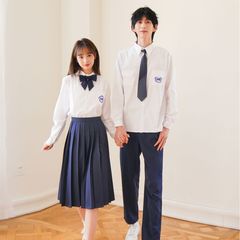 台湾の女子中学生の制服、カレッジスタイルの学生服、白いシャツ、JK制服スーツ、秋の卒業シーズン